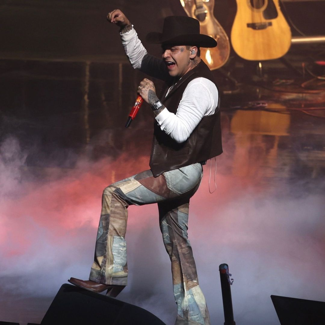 Christian Nodal Revela si Sorprenderá Próximamente con Canciones en Inglés