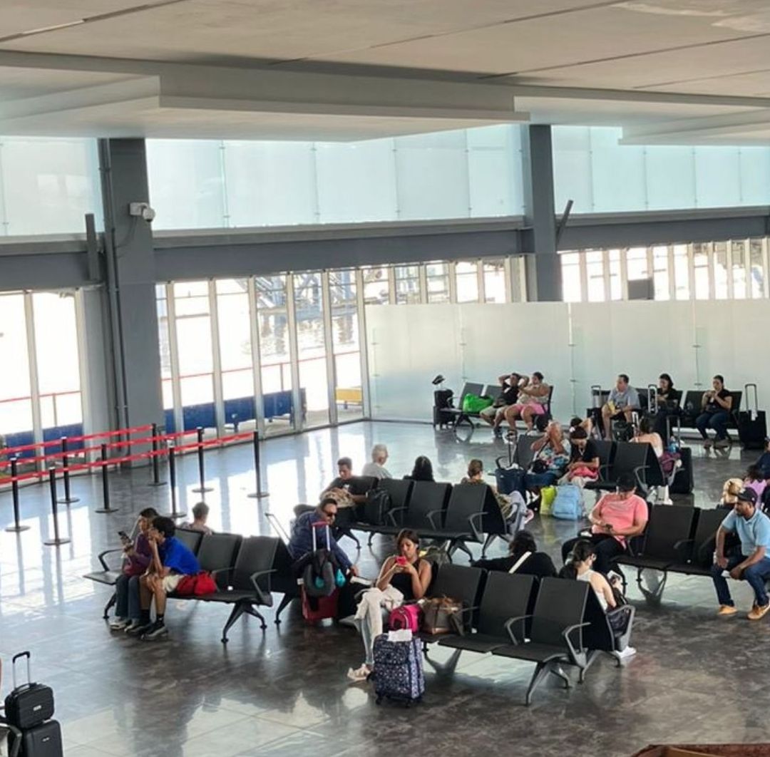 Tras el Paso de Erick, se Reanudan Operaciones en Aeropuerto Internacional de Acapulco, Guerrero