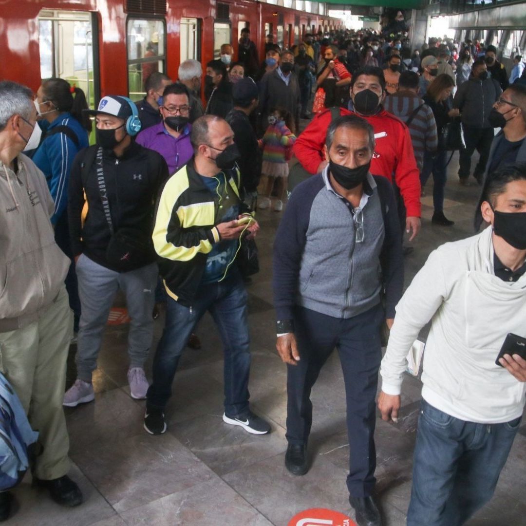 Una persona se desvaneció y fue encontrada sin signos vitales por el personal del Metro de la CDMX. Foto: Cuartoscuro