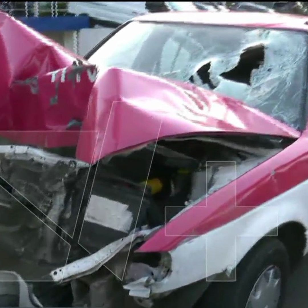 Taxi choca en Periférico Sur