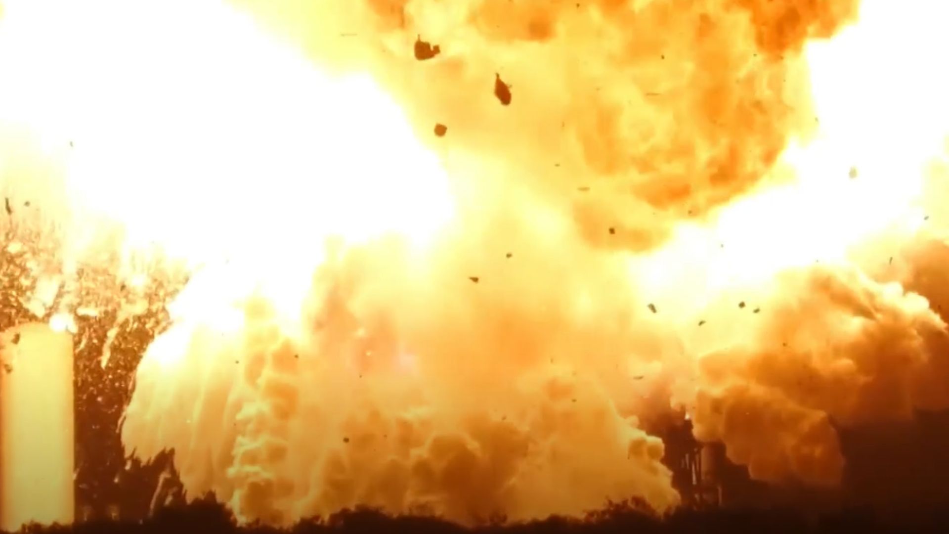 Resienten en Playa Bagdad, Tamaulipas, la Explosión de Cohete Espacial de SpaceX