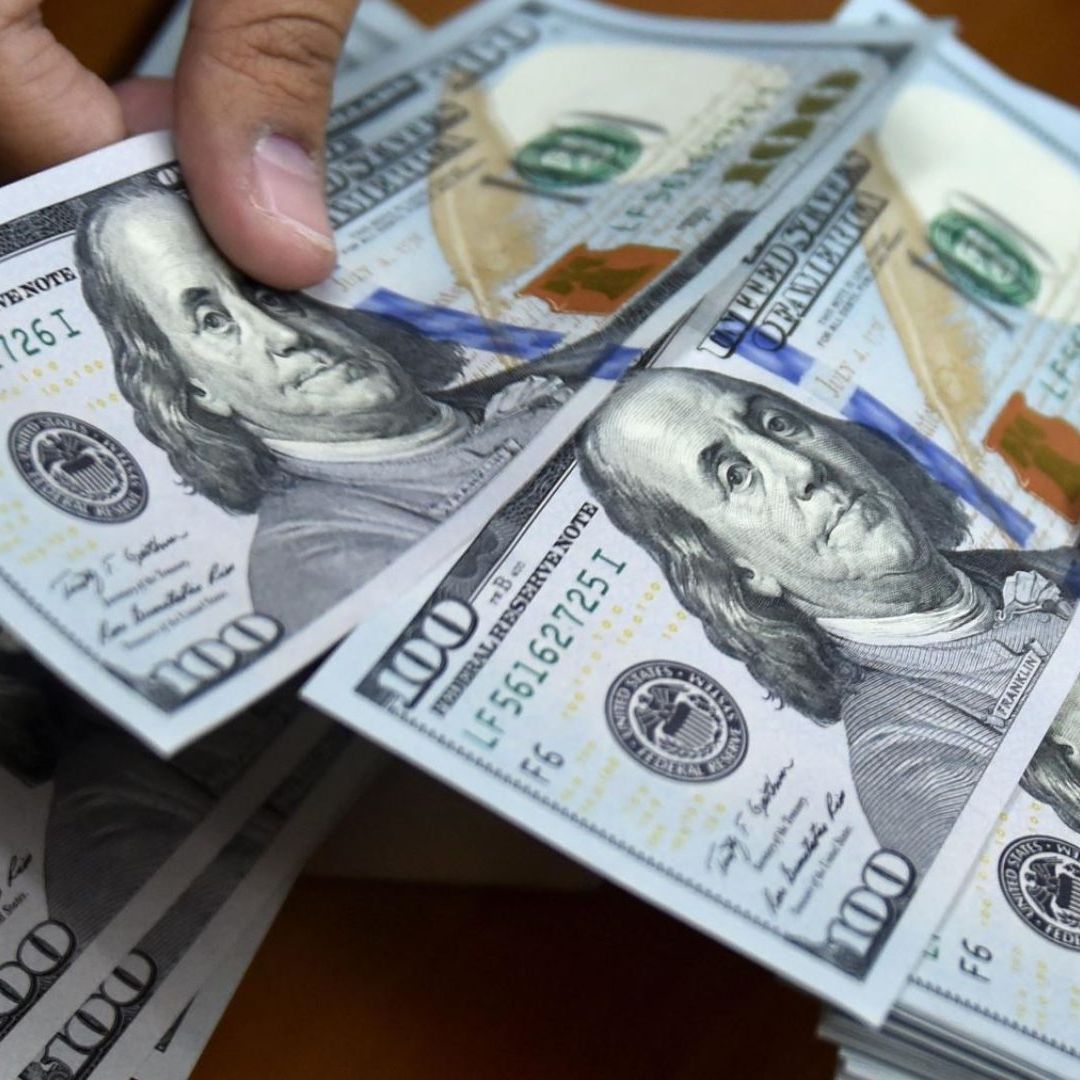 Peso Cierra Semana en Rojo por Temor a una Conflicto de Gran Escala en Medio Oriente