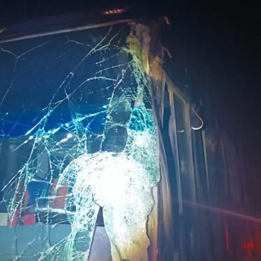 Accidente entre autobús con peregrinos y tractocamión
