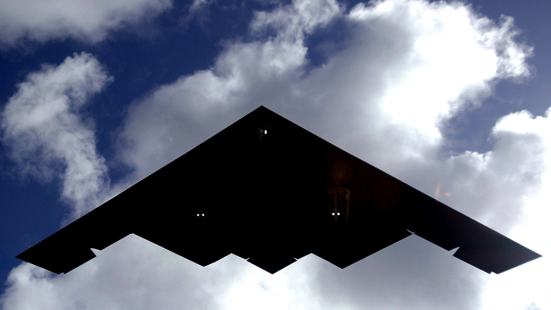 El B-2 entró en operación inicial en abril de 1997.