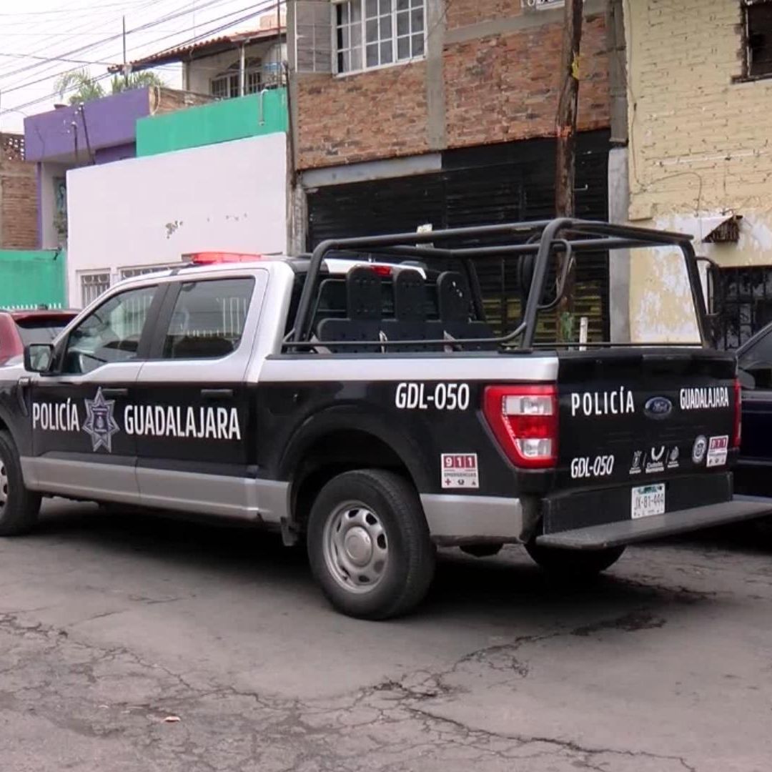 Familiares localizan a mujer sin vida al interior de su hogar.