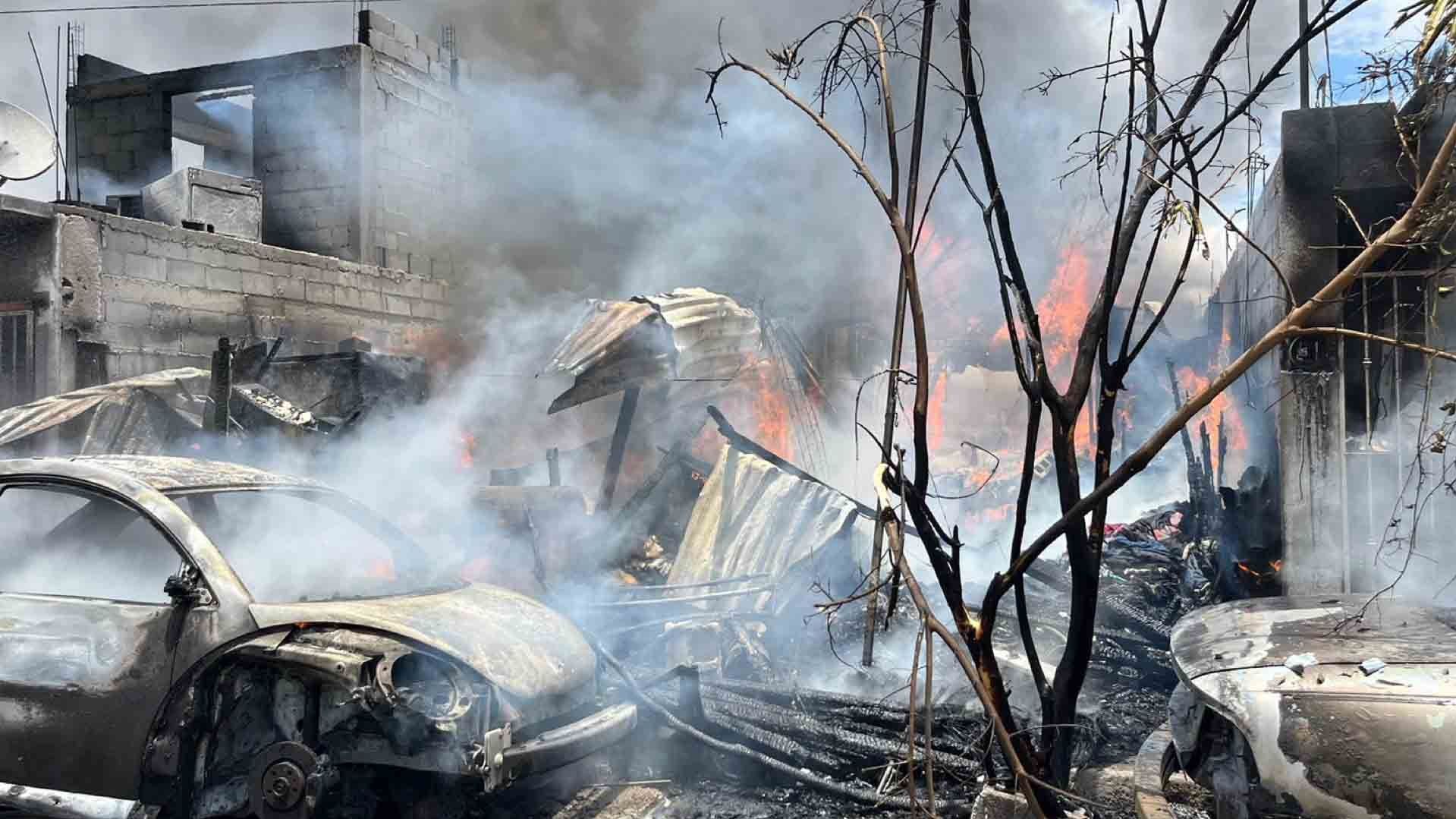 Incendio por Presunto Corto Circuito Consume Casa en Nuevo Laredo; Abuelito Sufre Quemaduras