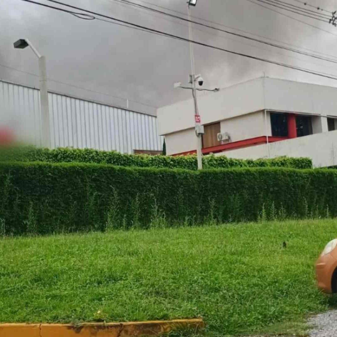 Incendio en empresa de herramientas deja ocho personas intoxicadas cerca de carretera Fortín-Huatusco, Veracruz