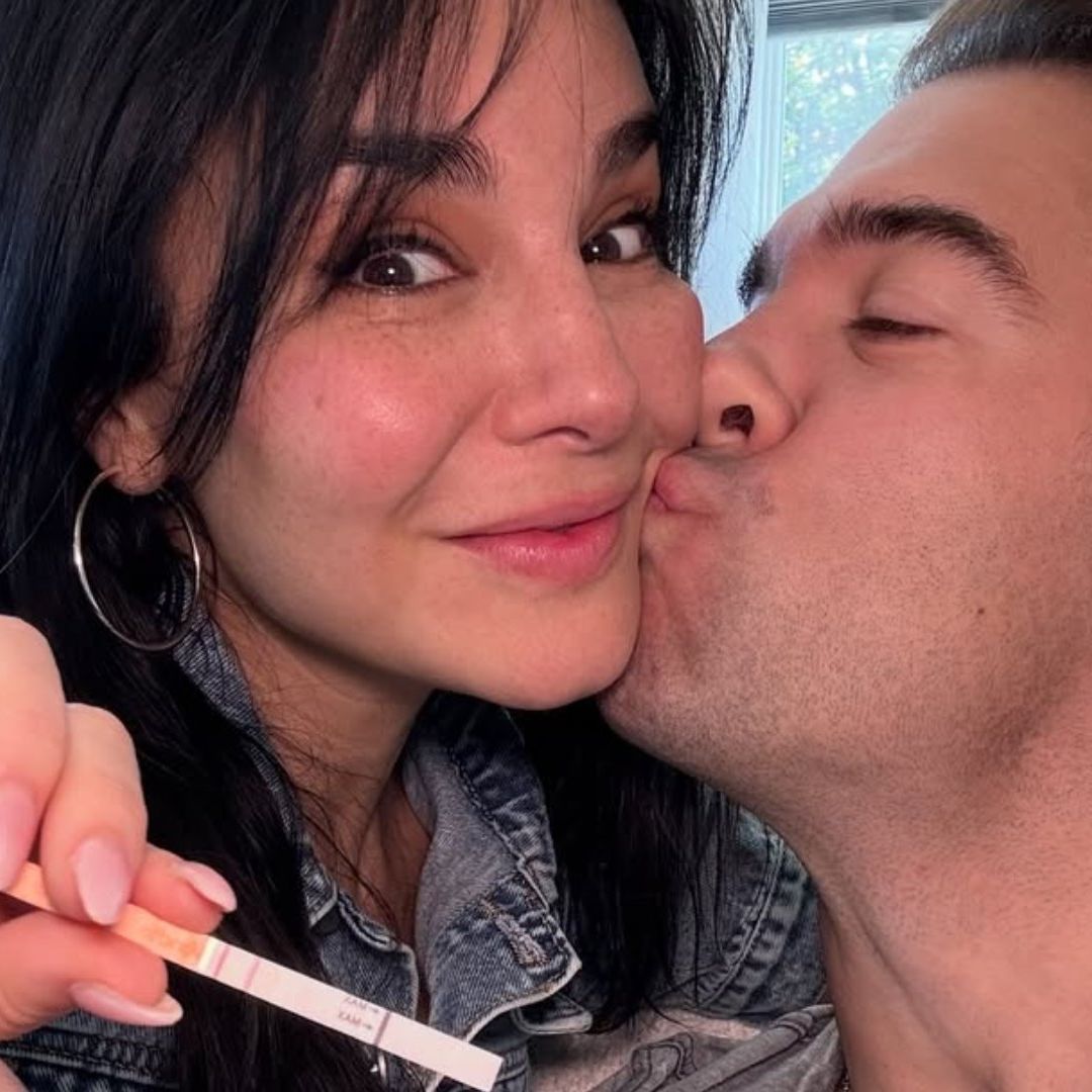Él es Lewis Howes, esposo de Martha Higareda