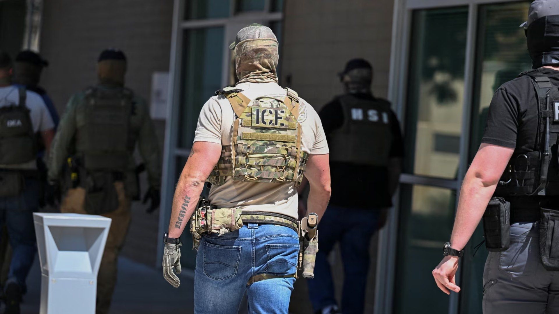Corte Suprema de EUA Permite a Trump Reanudar Deportación de Migrantes a Terceros Países