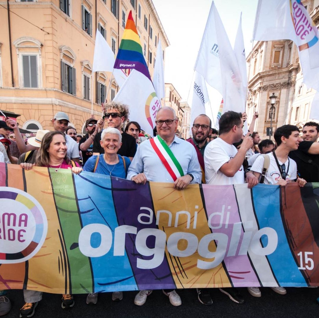 Realizan desfile de la comunidad LGTBQ+ en Roma