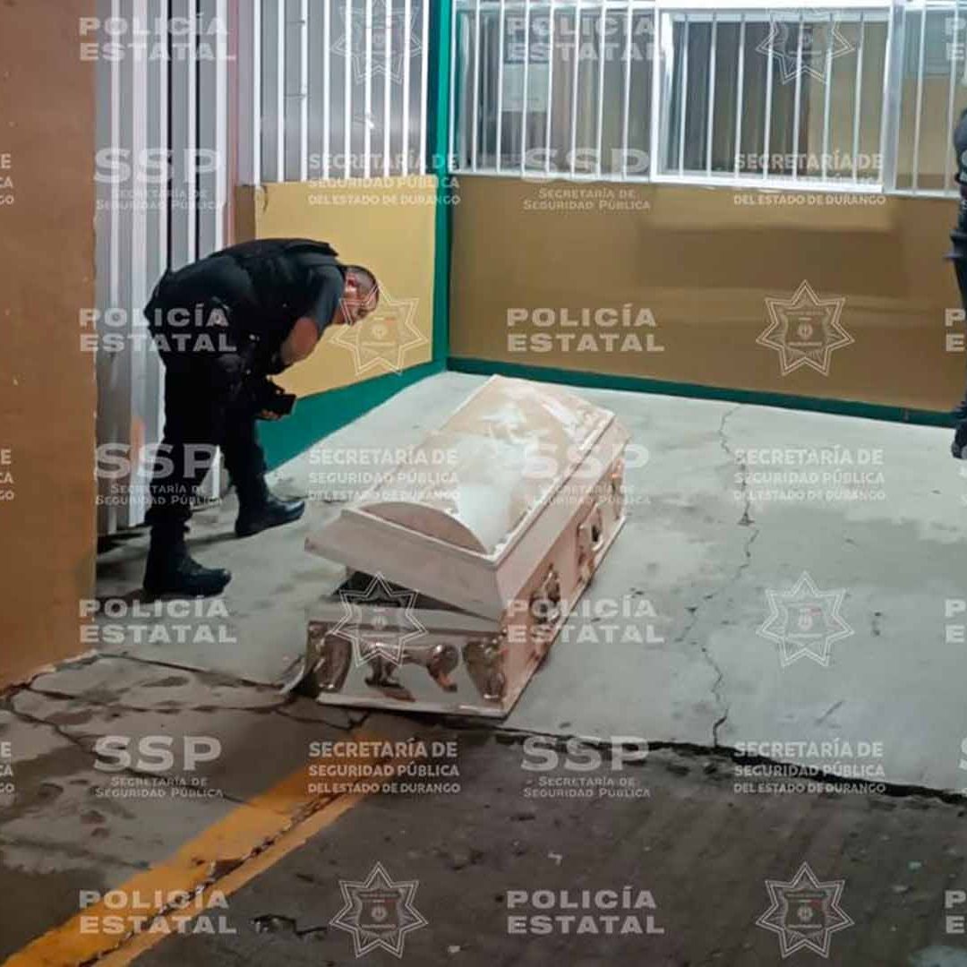Detienen a Estudiantes por Colocar Ataúd en la Entrada de COBAED en Durango