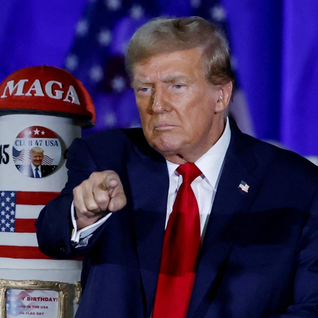 Trump Amenaza Cerrar la Frontera e Ir contra Migrantes en Mitin por su Cumpleaños