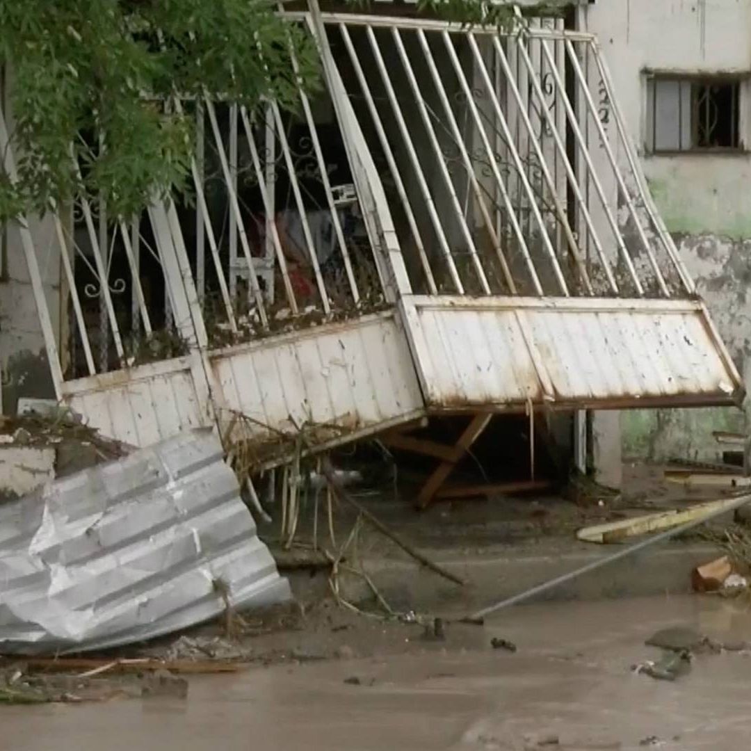 Lluvias Causan Estragos en Ciudad Juárez: Vehículos Arrastrados, Deslaves y Zonas Inundadas