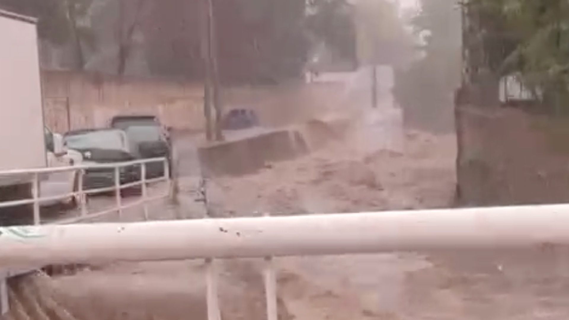 Se inundan 66 casas por el desborde del arroyo El Seco