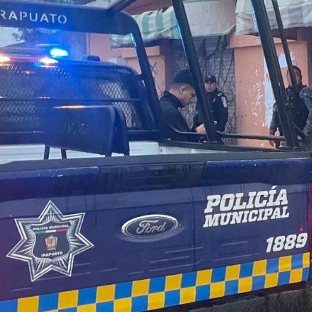 Patrulla y policías en calles de Irapuato