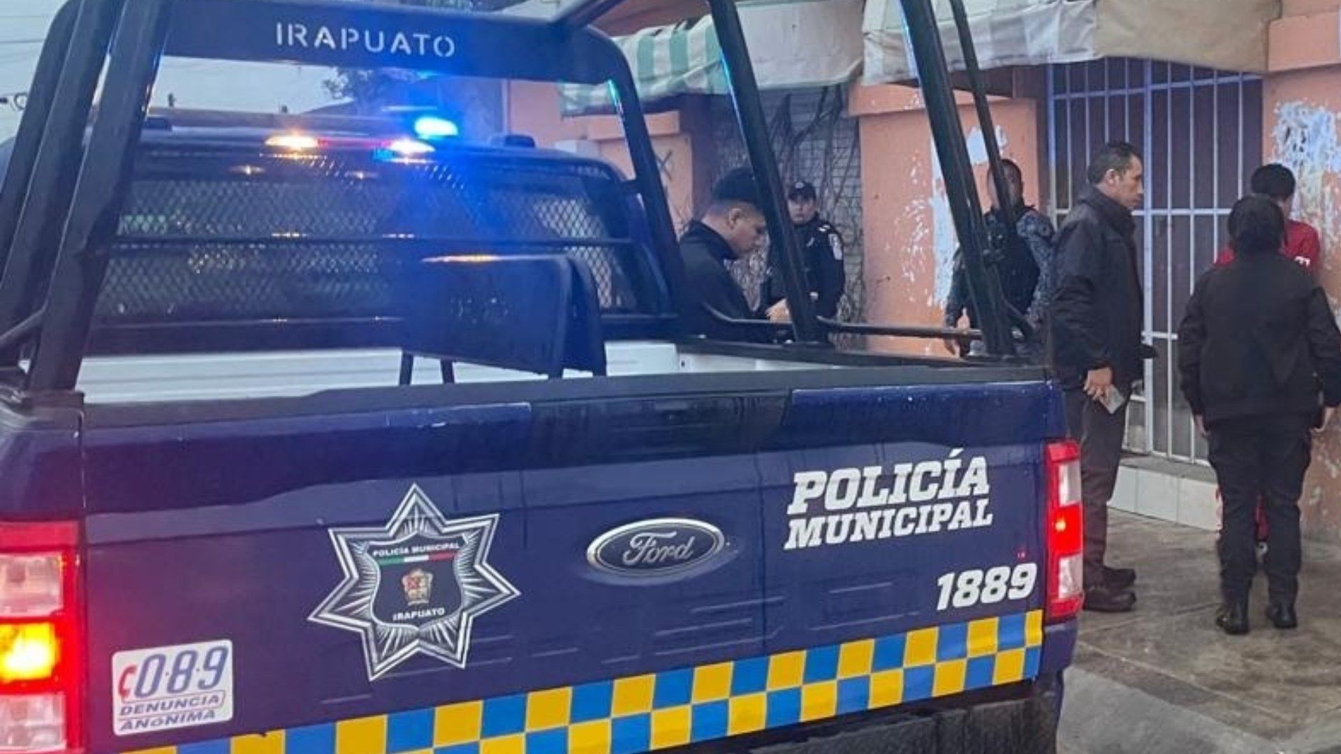 Patrulla y policías en calles de Irapuato