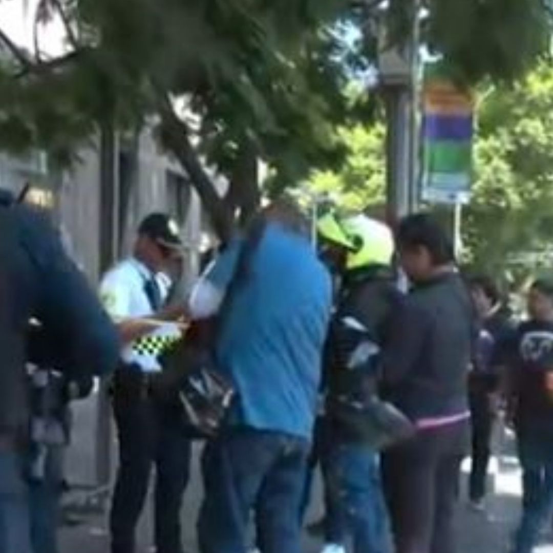 Un hombre murió hoy 17 de junio de 2024 después de que se lanzó del sexto piso de un edificio ubicado frente al Palacio de Bellas Artes