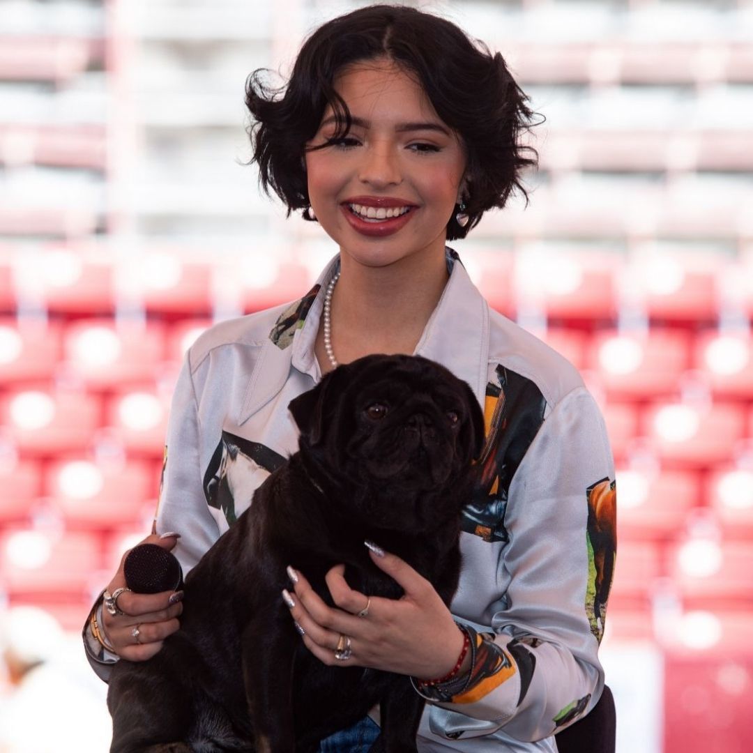 Ángela Aguilar se tatúa iniciales de Christian Nodal