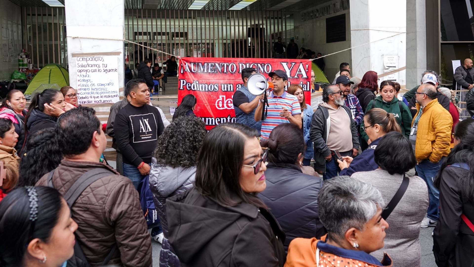 Trabajadores del Tribunal Superior de Justicia del PJCDMX en paro el 25 de junio de 2025