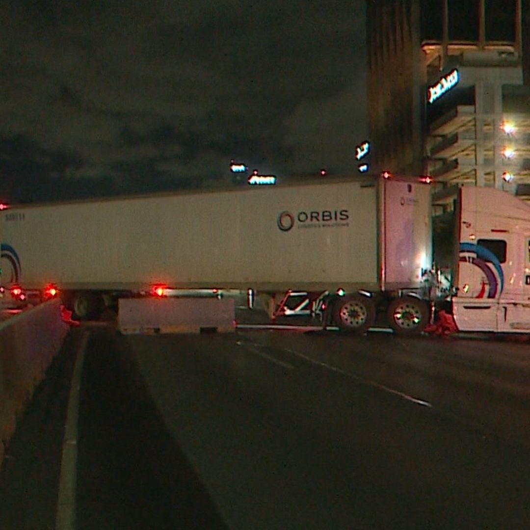 El chofer del tráiler fue detenido por elementos de la policía de Monterrey