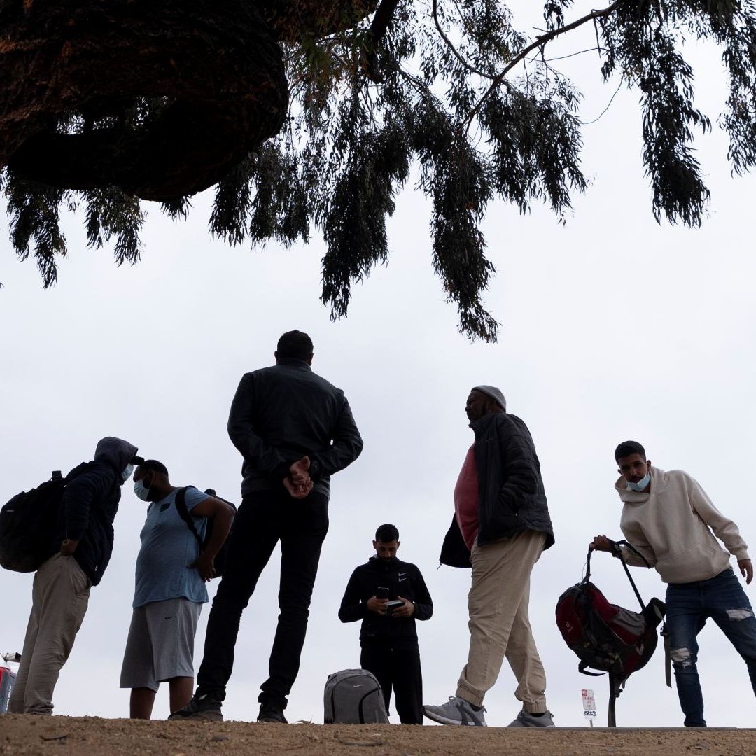 EUA Lanza Nuevo Plan Migratorio que Beneficiará a Personas Casadas con Estadounidenses