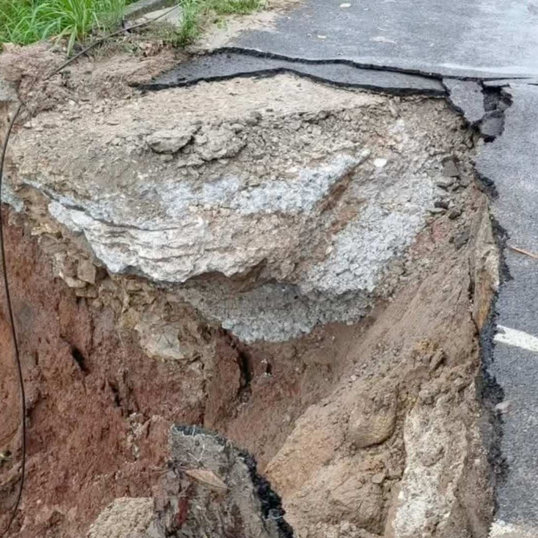 Hueytamalco y San José Acateno quedan incomunicados tras derrumbe