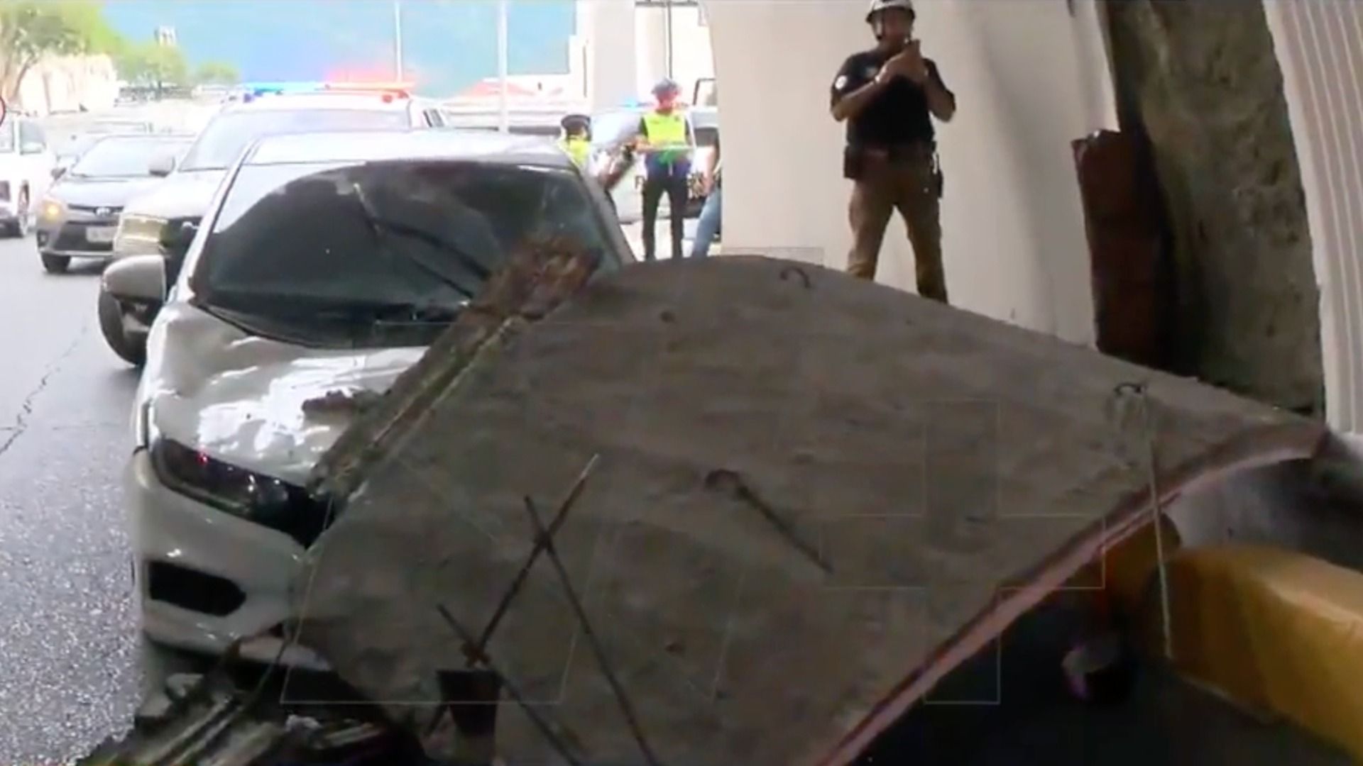 Cae losa en Túnel de la Loma Larga, en San Pedro