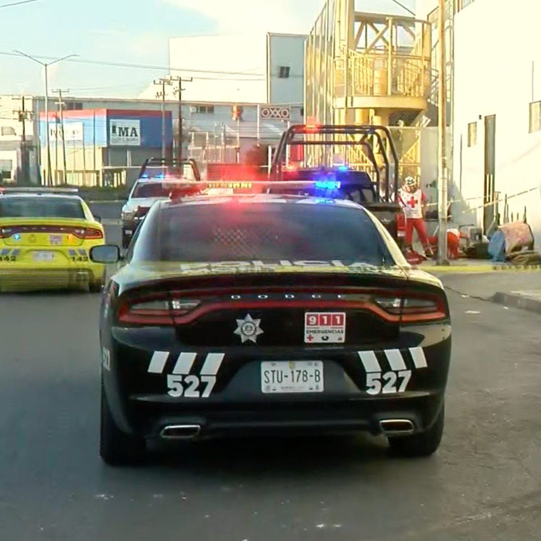 Policía de Monterrey acordona calle por homicidio en Monterrey