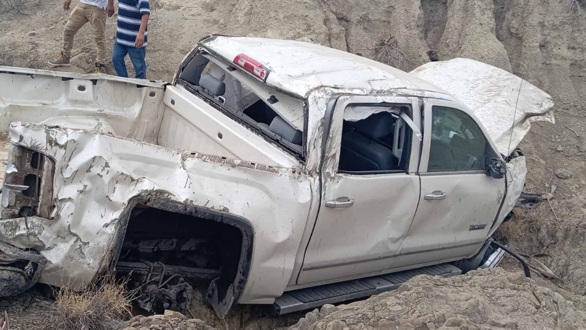 Camioneta Pierde el Control y Cae a Barranco en Tamaulipas