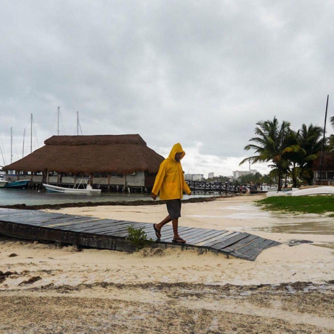 El ciclón tropical UNO, que evolucionó a tormenta tropical Alberto, en Cancún, Quintana Roo