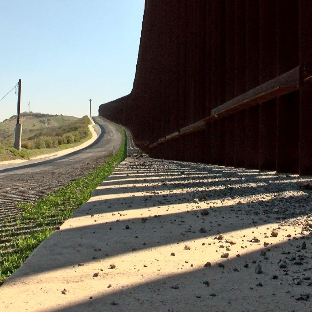 Trump Elimina Protección a Migrantes y Aumenta Castigos por Cruce Ilegal a EUA