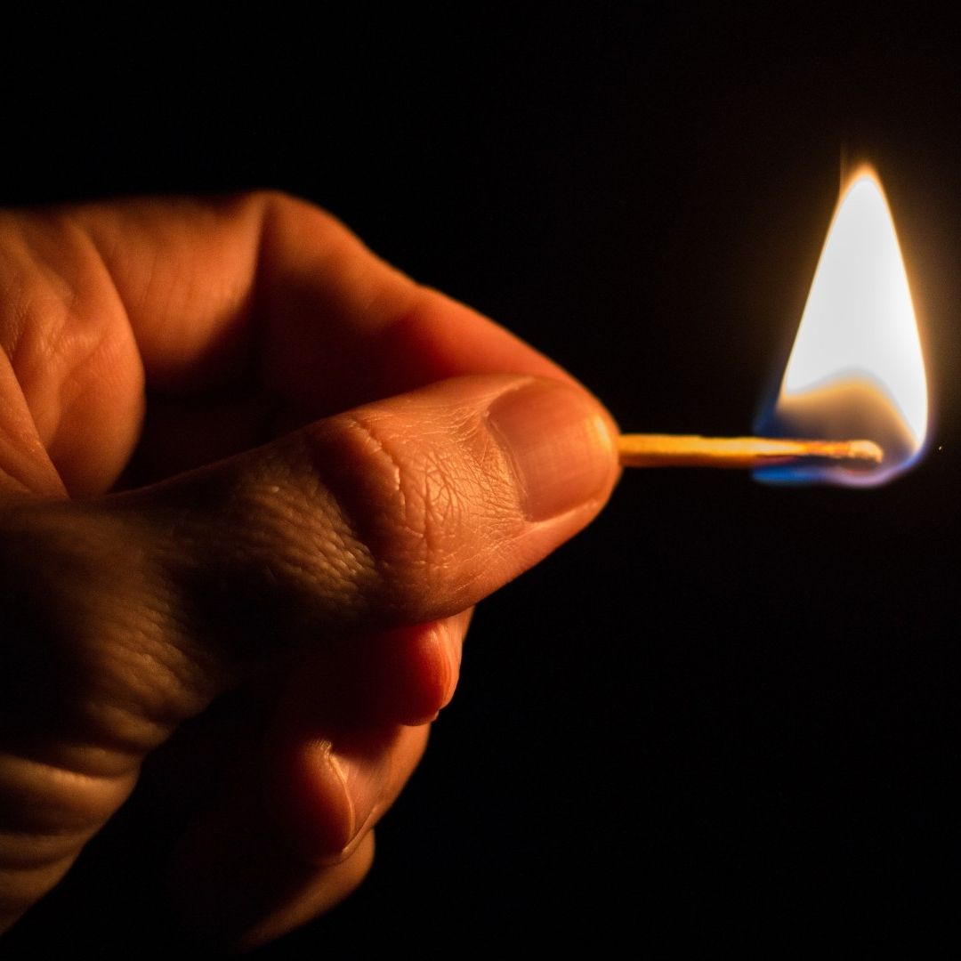Niño Causa Incendio en su Casa por Jugar con Cerillos