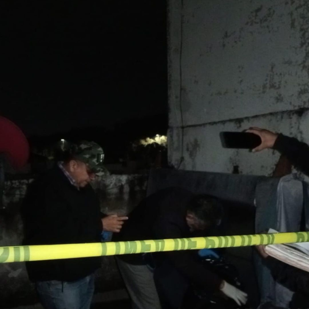 Fiscalía de Puebla se lleva cuerpo de perrita abandonada por su dueña
