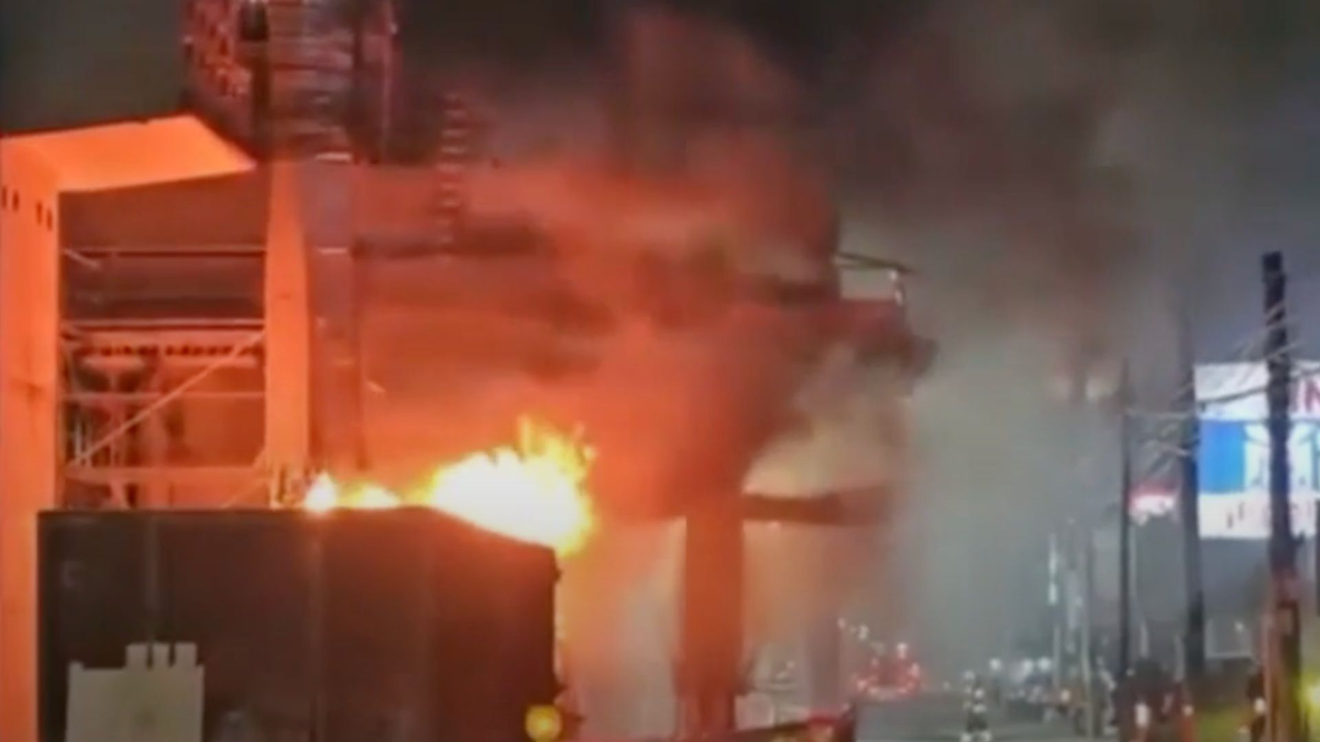 Incendio en construcción de Metro de Monterrey