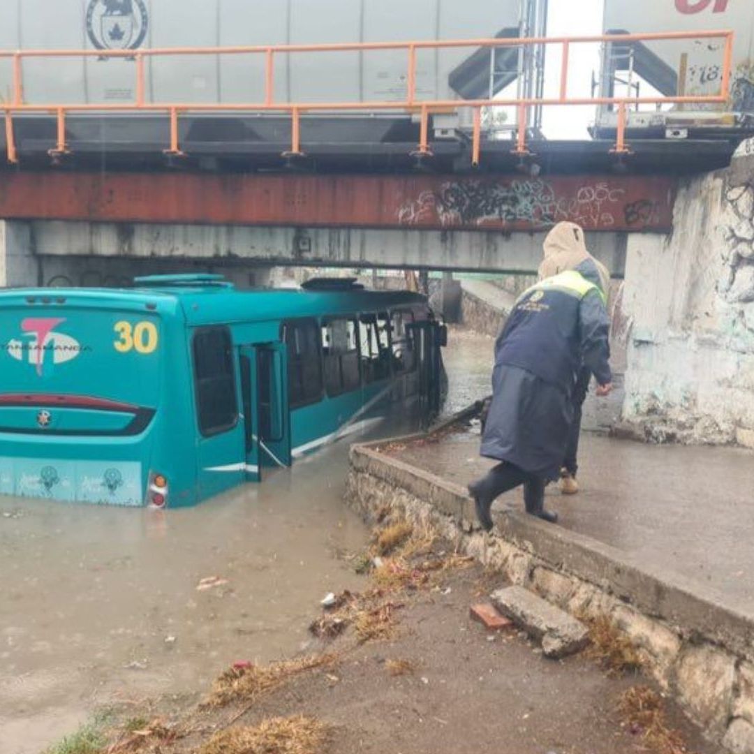 se inunda desnivel en San Luis Potosí