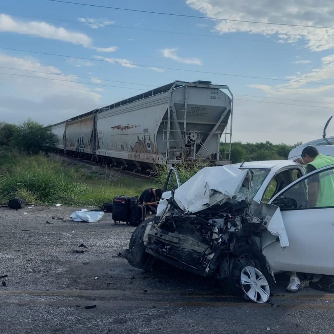 Tren Embiste Vehículo y Deja Tres Lesionados en Carretera Victoria - Monterrey
