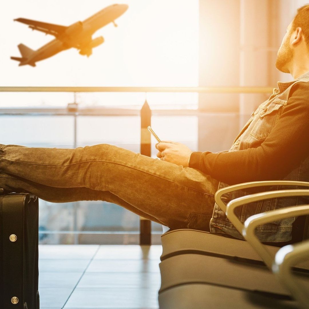 Las vacaciones de verano 2024 se acercan. Aquí te decimos cómo evitar ser víctima de los montaviajes