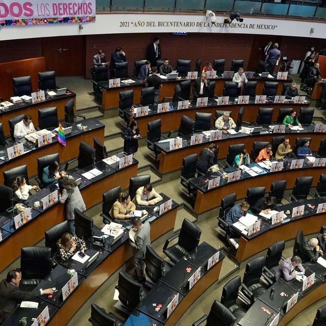 La ley también contempla la creación de una Comisión Reguladora de Telecomunicaciones.
