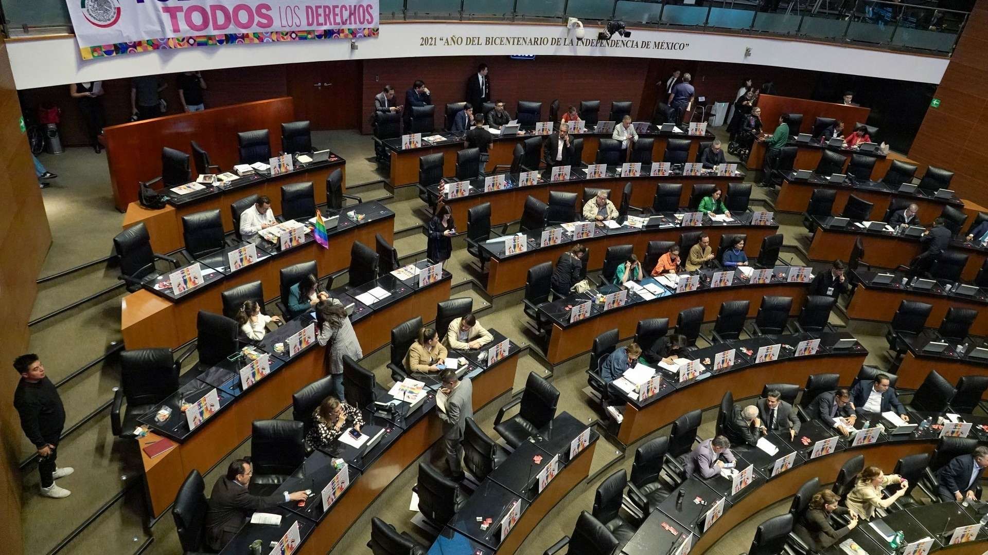 La ley también contempla la creación de una Comisión Reguladora de Telecomunicaciones.