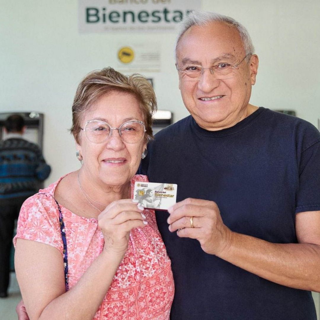 Quiénes cobran primero pago doble Pensión Bienestar adultos mayores julio 2025 lista de apellidos