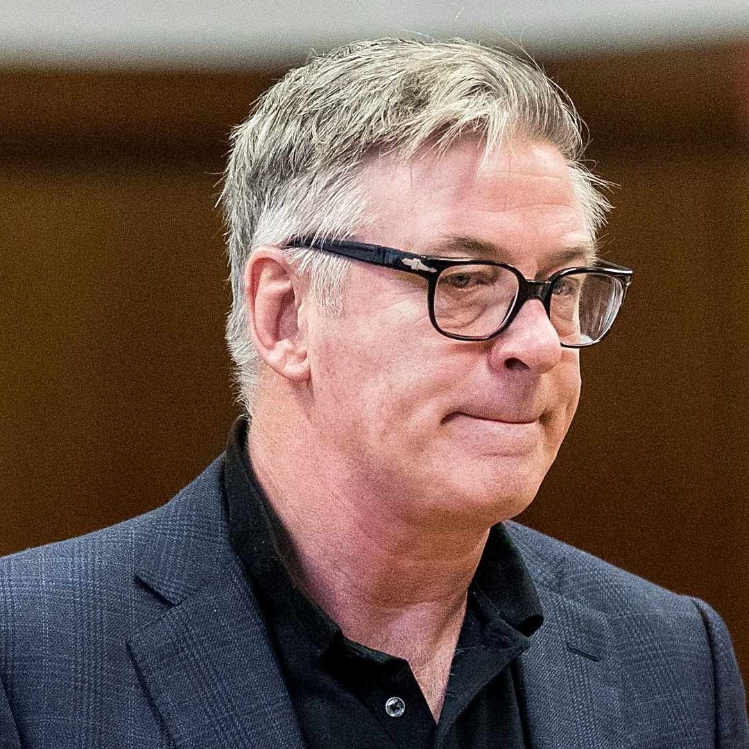 Defensa de Alec Baldwin Acusa a Fiscal de Ocultar Pruebas de que Arma Estaba Dañada