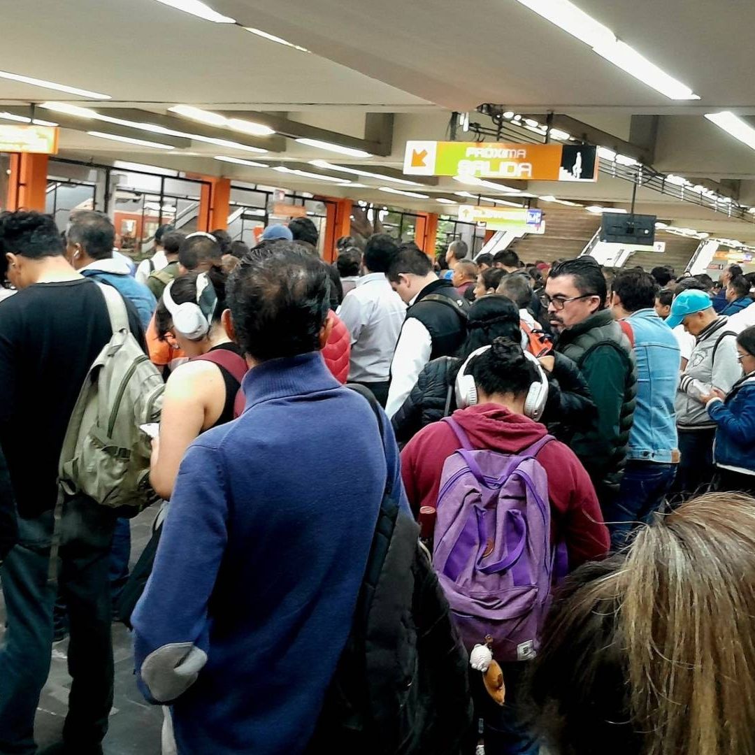 Una falla en la Línea 7 del Metro CDMX provocó el desalojo de los usuarios y la suspensión del servicio