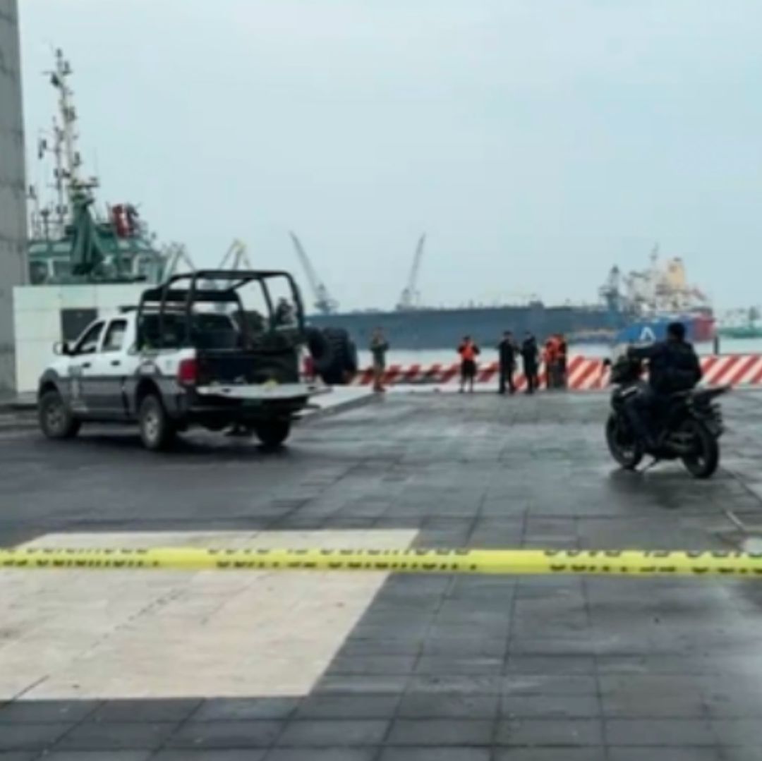 Este hecho generó la movilización de cuerpos de emergencia y elementos policiacos, quienes se encargaron de acordonar la zona, mientras se realizaron las tareas para sacar los cuerpos de las personas que perdieron la vida al interior de la unidad.