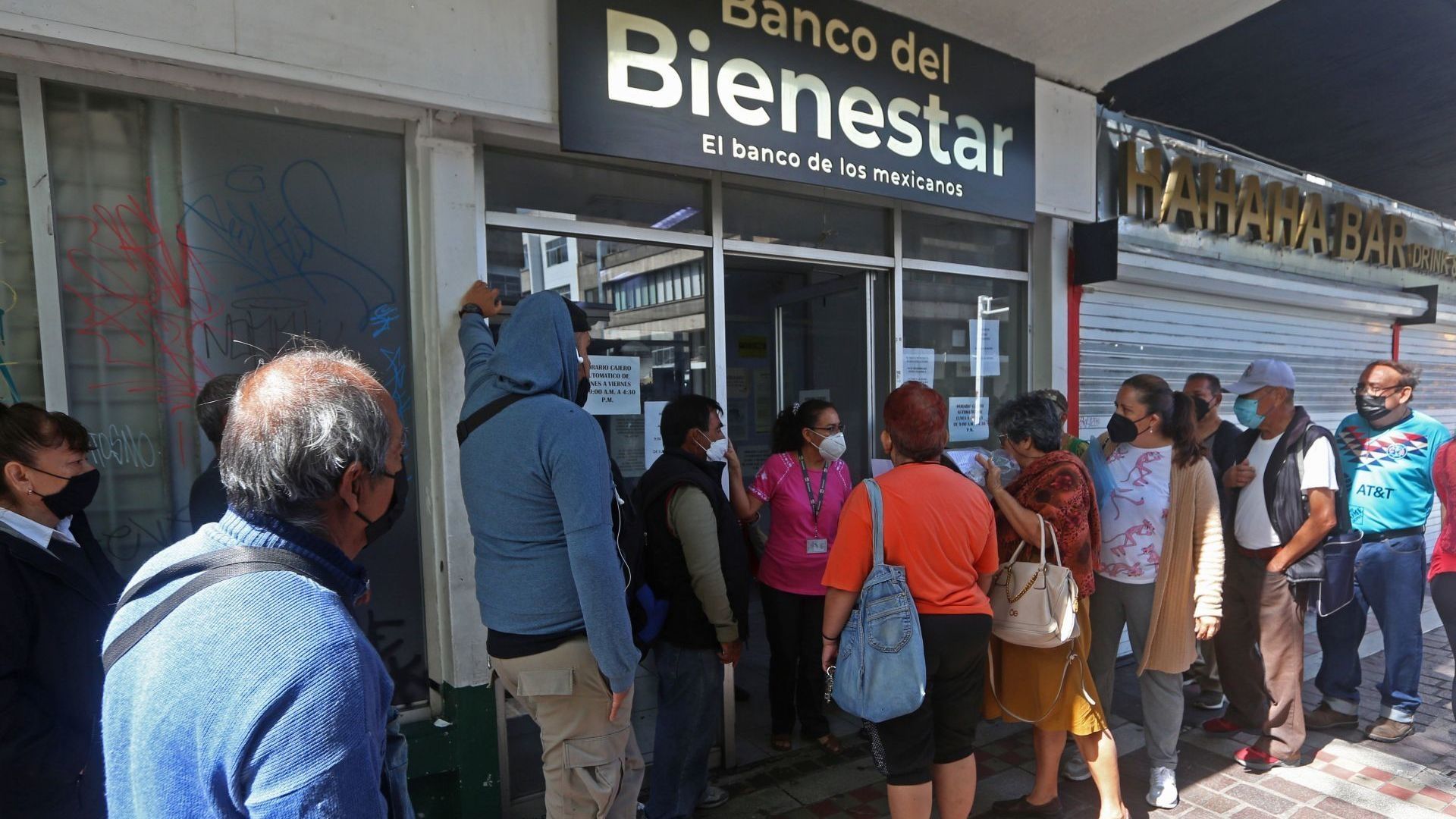 Estos apellidos cobran pago de Pensión Bienestar México de Julio 2025