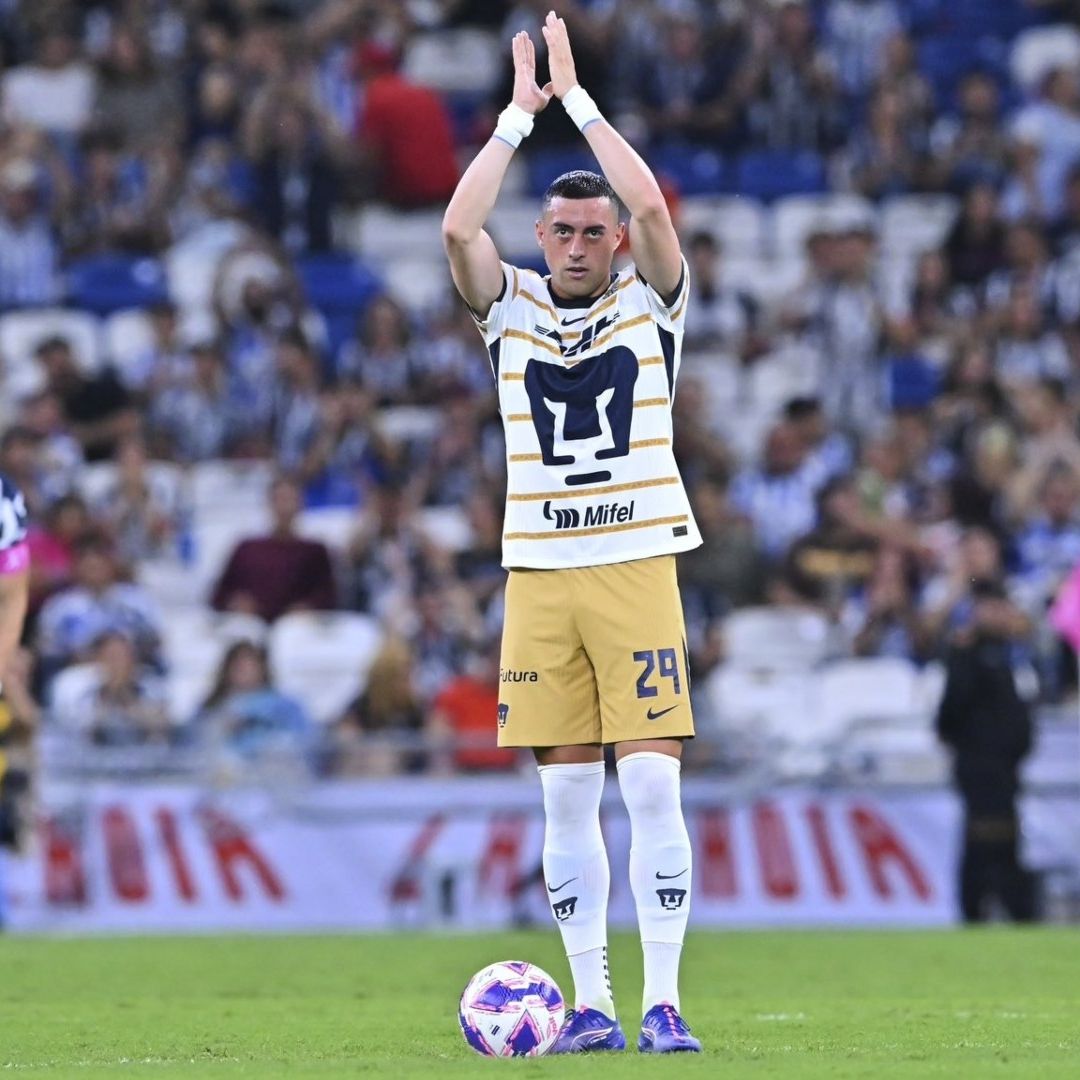 Rogelio Funes Mori no pudo trascender con la playera de los Pumas y por eso se va del equipo.