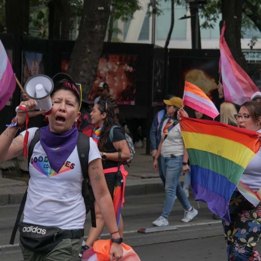 Mujeres realizan cuarta Marcha Lencha en CDMX