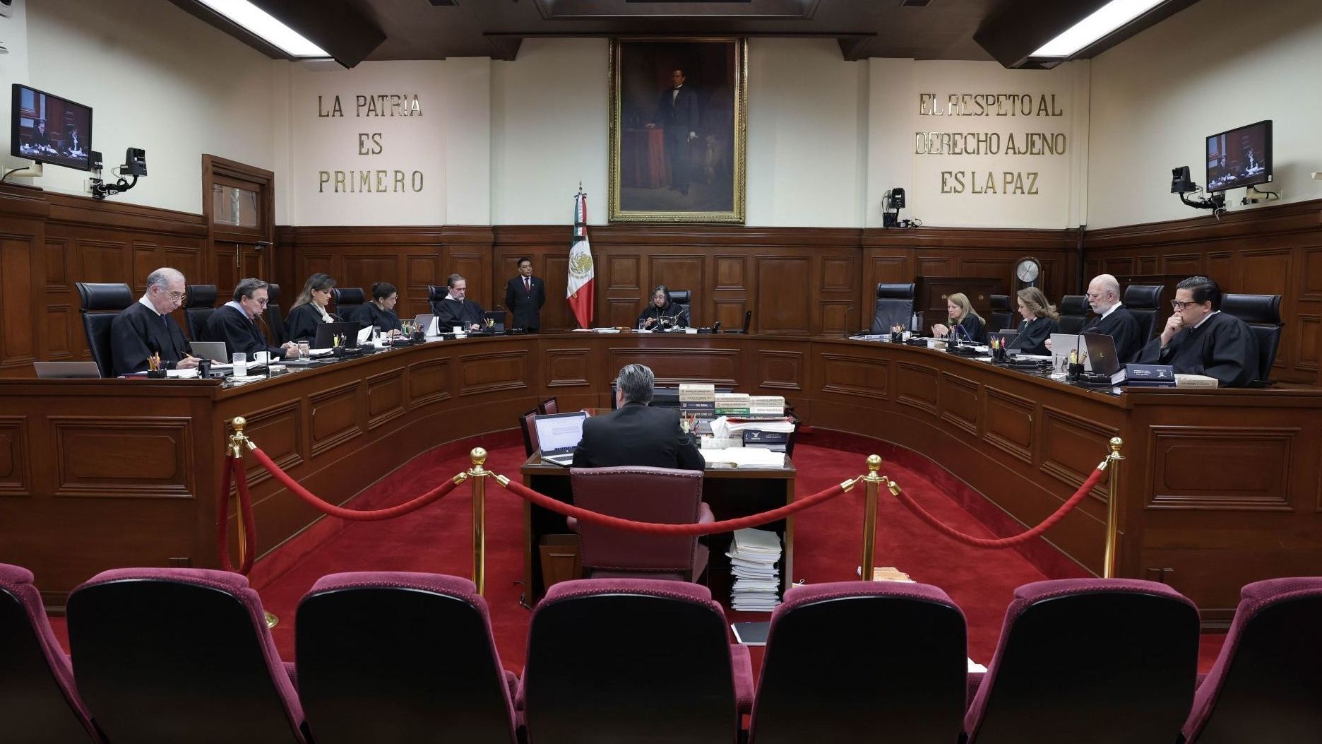 Ministros de la Corte Sí Usarán Toga, Mientras Presidente Tendrá Distintivo de Pueblos Indígenas