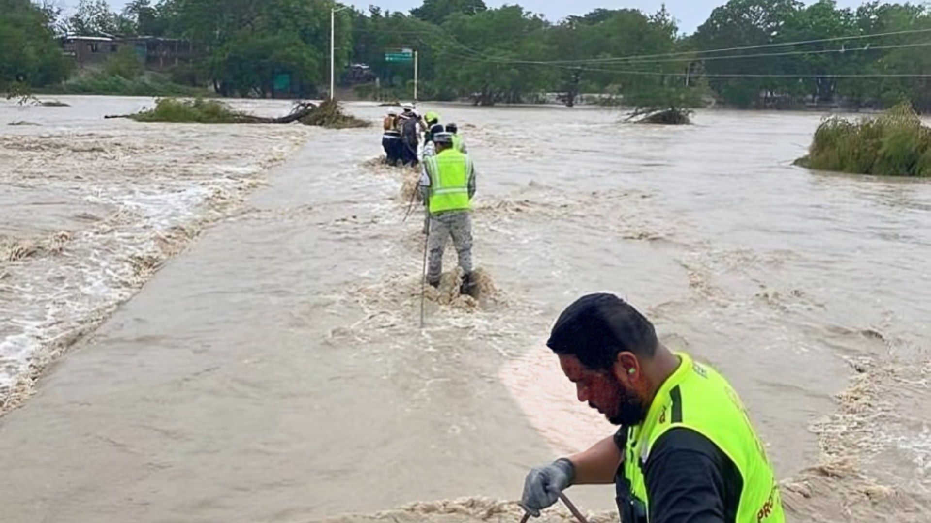 Pobladores de Soto la Marina aseguran que, desde hace 10 años, no tenían tanta lluvia como ahora y que es benéfica para el campo