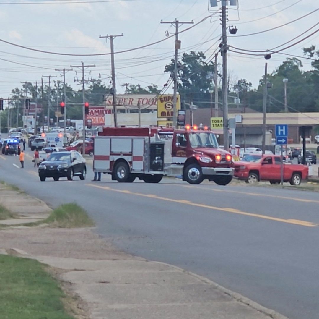 Ascienden a Cuatro los Muertos por Tiroteo En Tienda De Arkansas