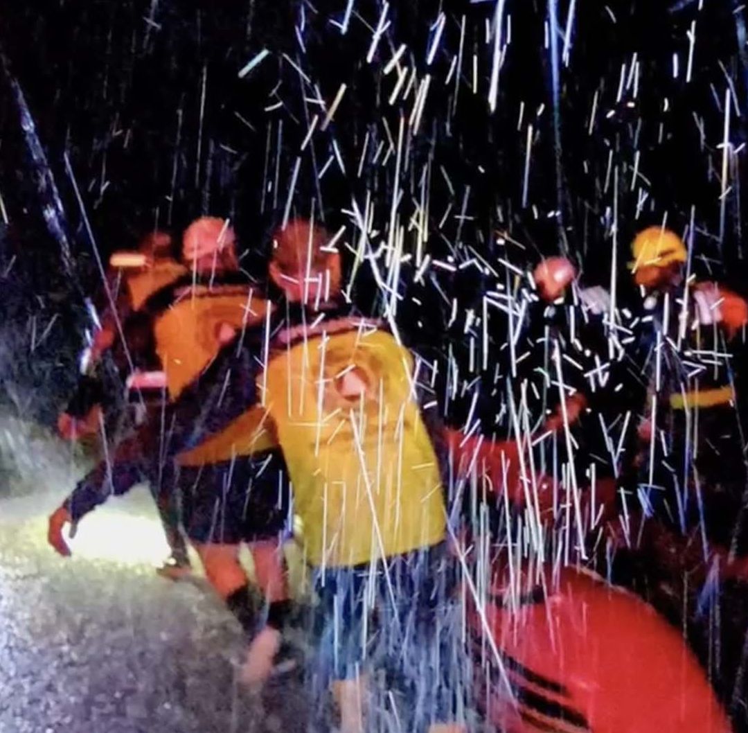 Rescatan a 15 Personas Atrapadas en Azotea por Inundación en 'La Tamaholipa' en González
